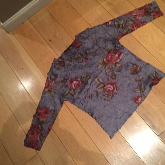 Tania crinkle long sleeve shirt - gray with red - Picture 1 of 5